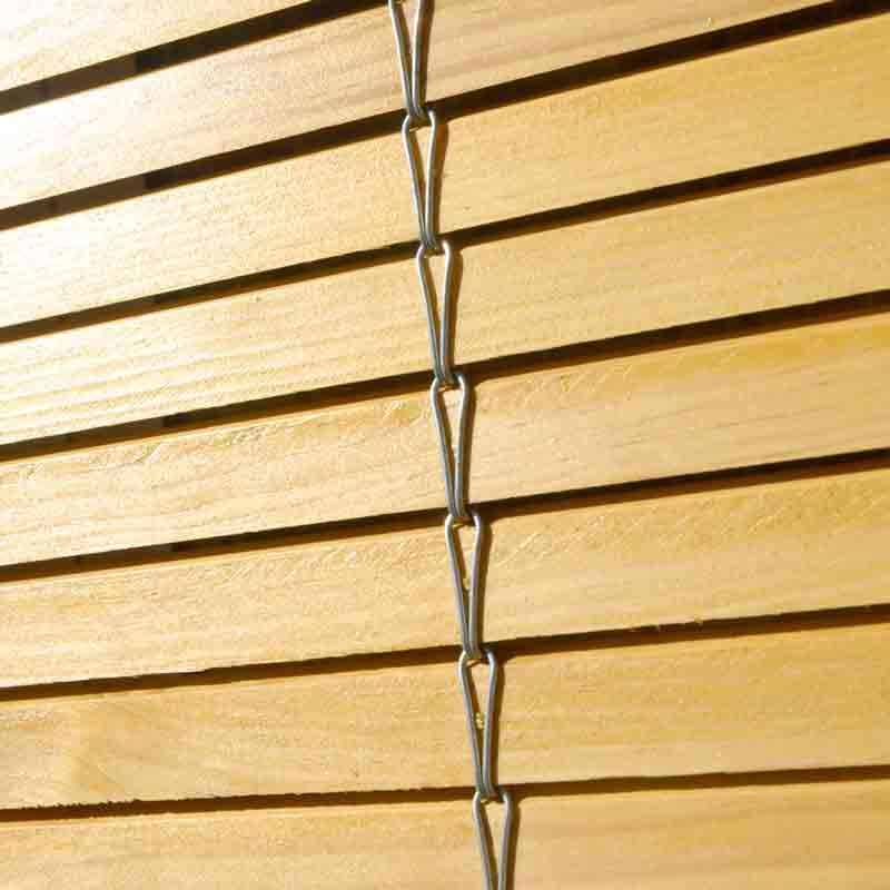 lamas-madera-barnizada-persiana-alicantina-jcp-cerca