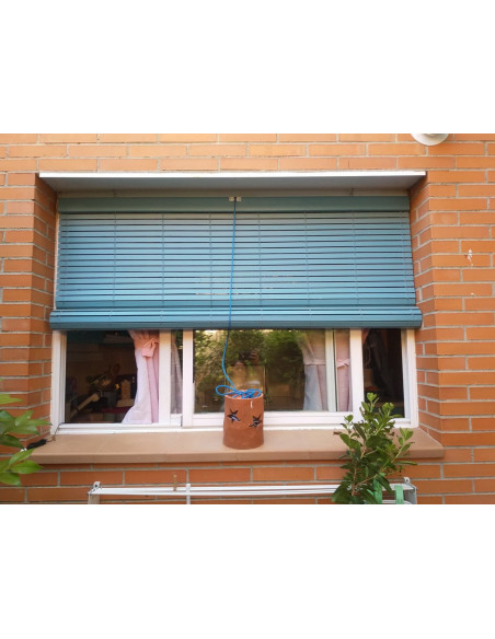 Persiana alicantina madera teñida barnizada o pintada "a medida"