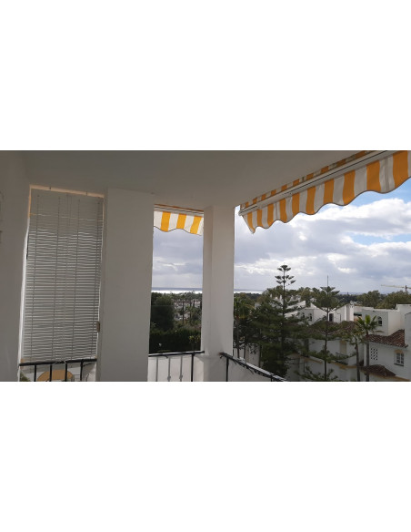 Persiana alicantina madera teñida barnizada o pintada "a medida"