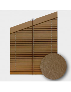 Persiana-madera-marron-pintada-cp-cabezal-triangular